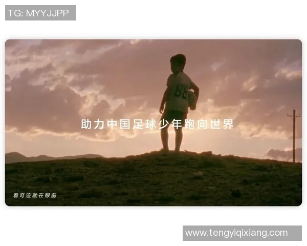 小孩心目中的足球明星梦想赛场踢球的快乐与成长